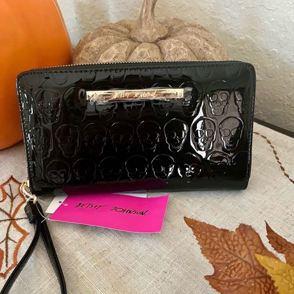 Betsey Johnson Embossed Skull Handbag Set - Picture 6 of 9